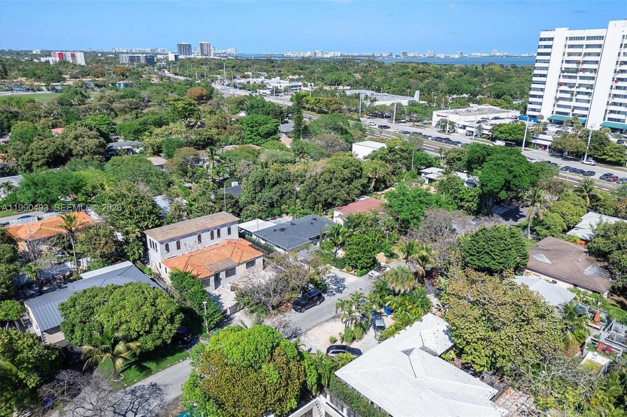 261 NE 47th St, Miami, FL 33137 Photo