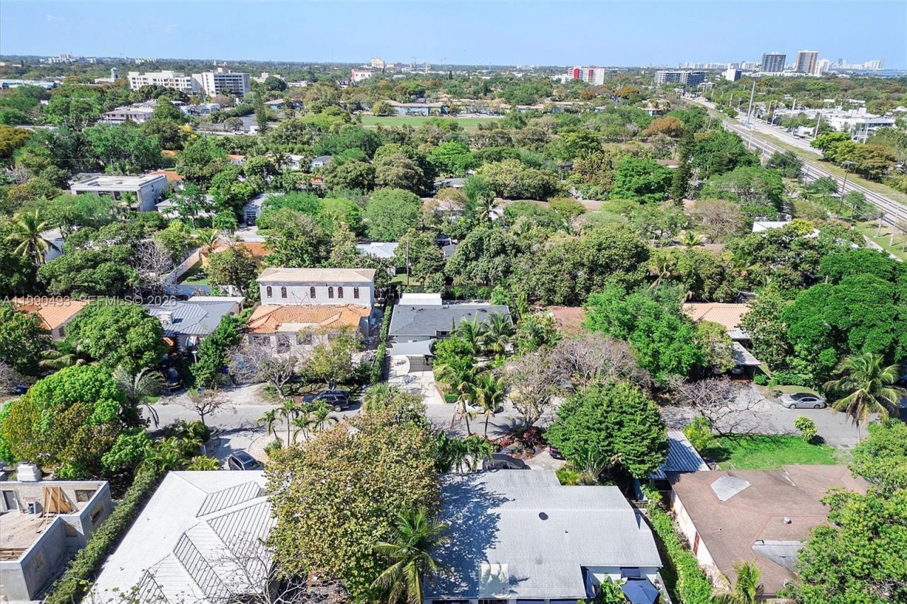 261 NE 47th St, Miami, FL 33137 Photo