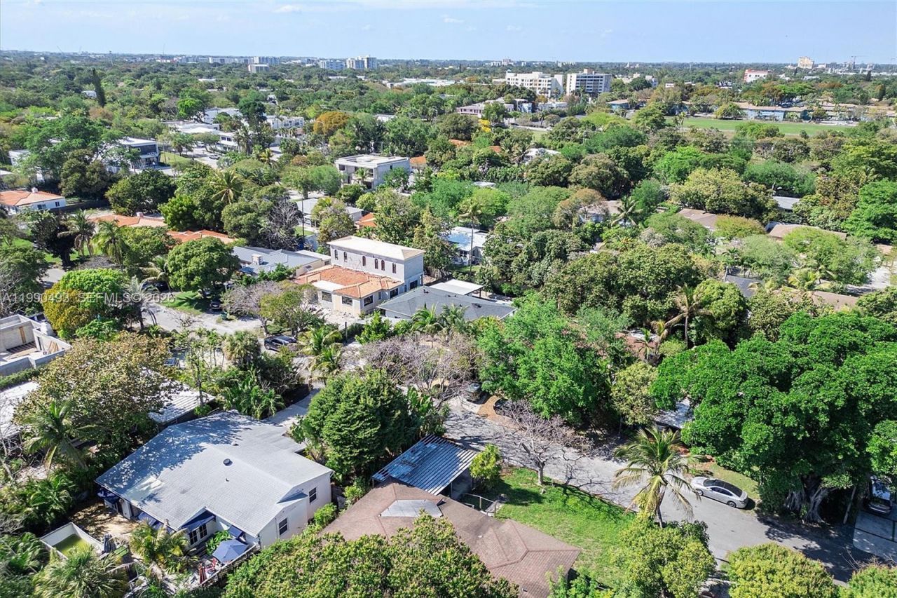 261 NE 47th St, Miami, FL 33137 Photo