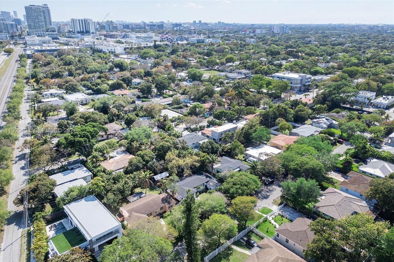 261 NE 47th St, Miami, FL 33137 Photo