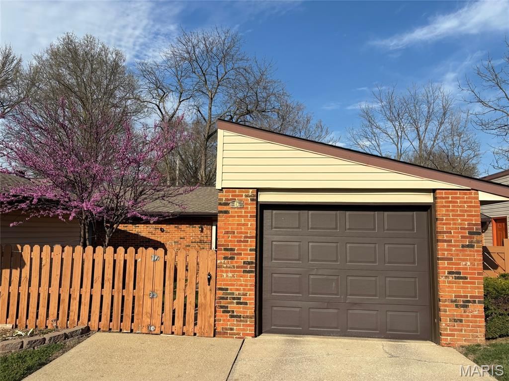 6 Parkridge, Belleville, IL 62226 Main Photo