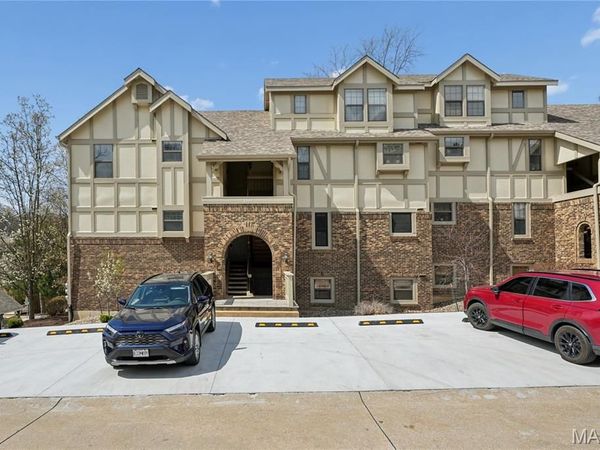 2303 Yosemite Park Ct Court, Unit C, Maryland Heights, MO 63043