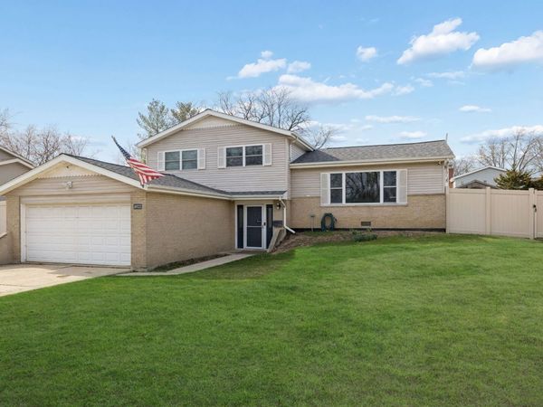 6922 Sierra Drive , Darien, IL 60561