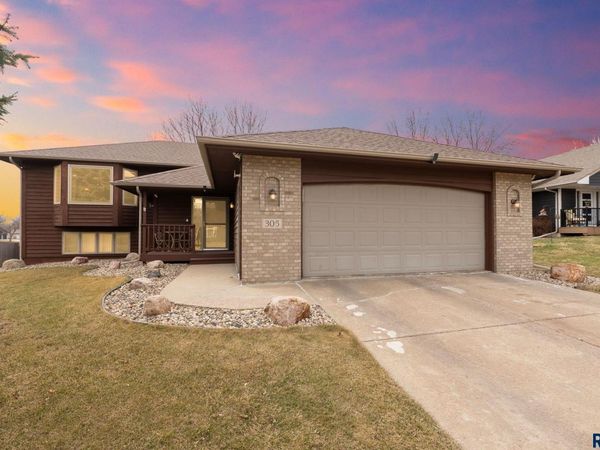 305 N La Salle Ave, Sioux Falls, SD 57110