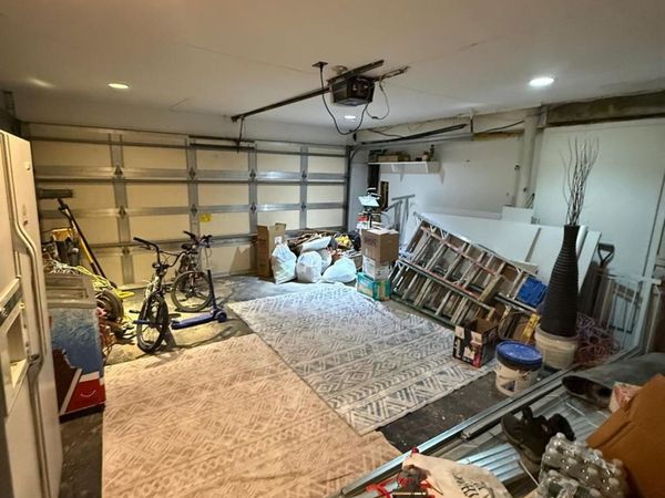 23 Geoffrey Lane , Hewlett, NY 11557