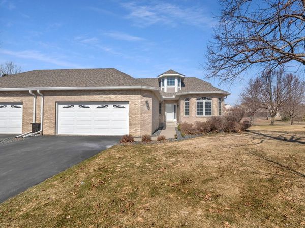 10408 Eagle Pointe Trail, Woodbury, MN 55129