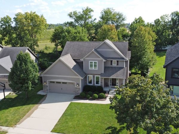 8530 Parkside Circle, West Des Moines, IA 50266