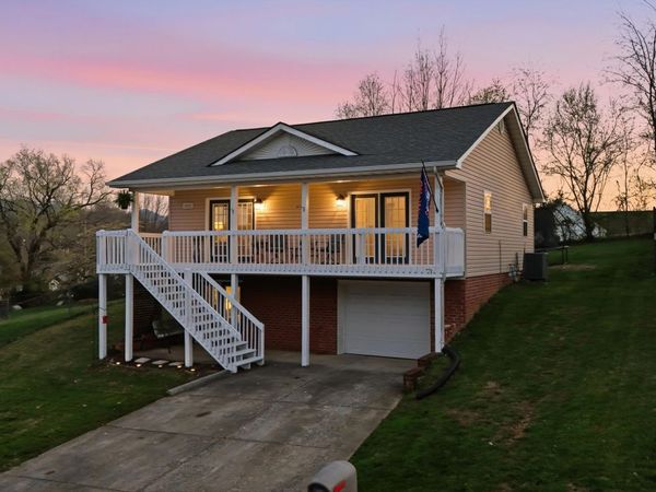 1022 Justus Drive, Johnson City, TN 37604