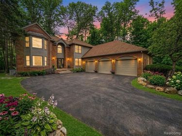 3899 S Elder Road, West Bloomfield Twp, MI 48324
