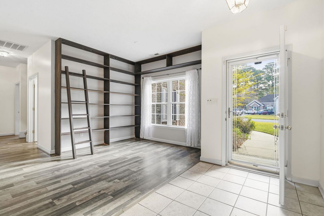 9611 Indigo Creek Blvd.  Photo 4