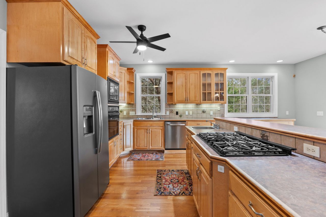 225 Red Maple Dr. Photo 11