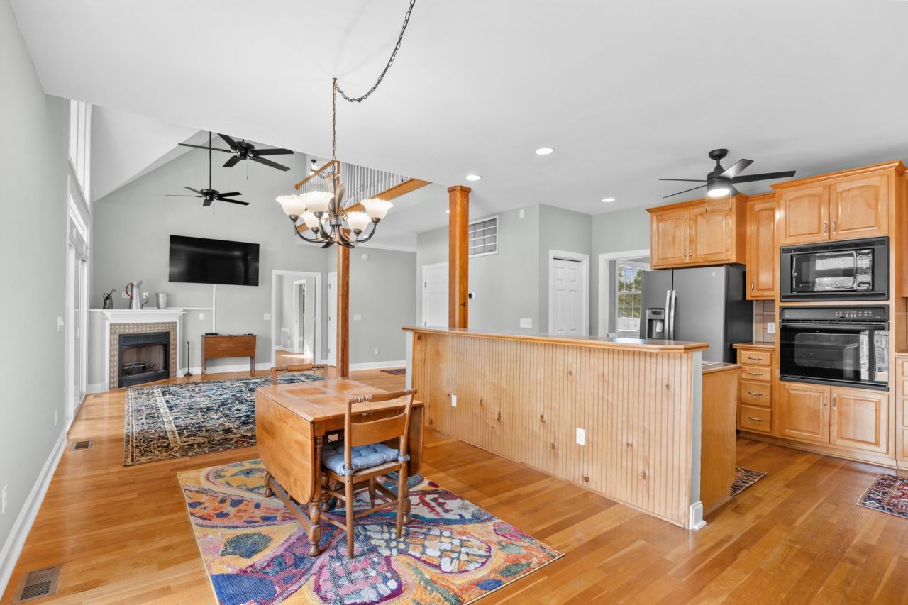 225 Red Maple Dr. Photo 15