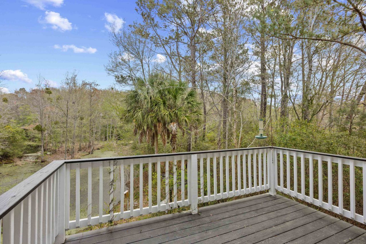 225 Red Maple Dr. Photo 17