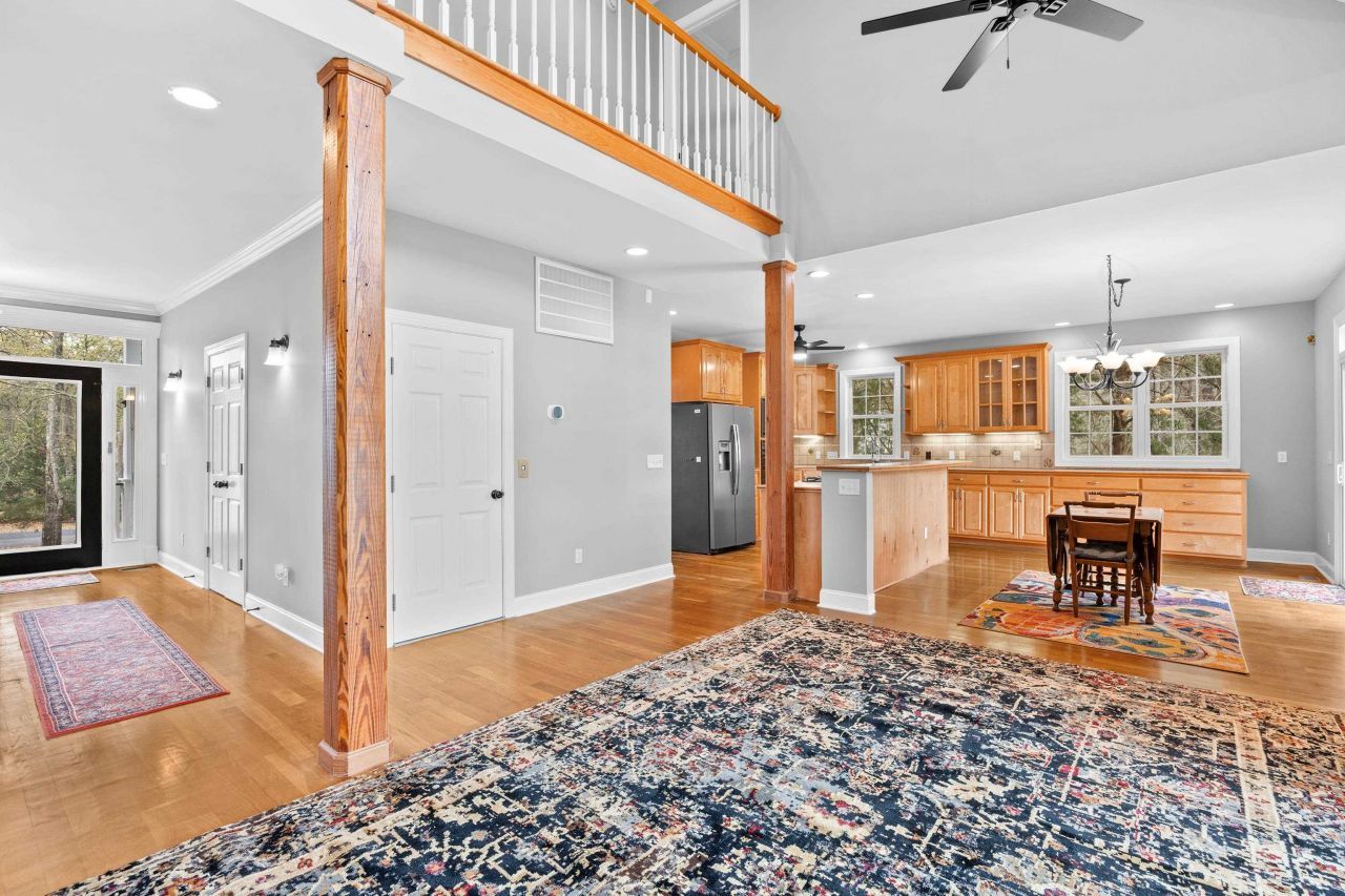 225 Red Maple Dr. Photo 5