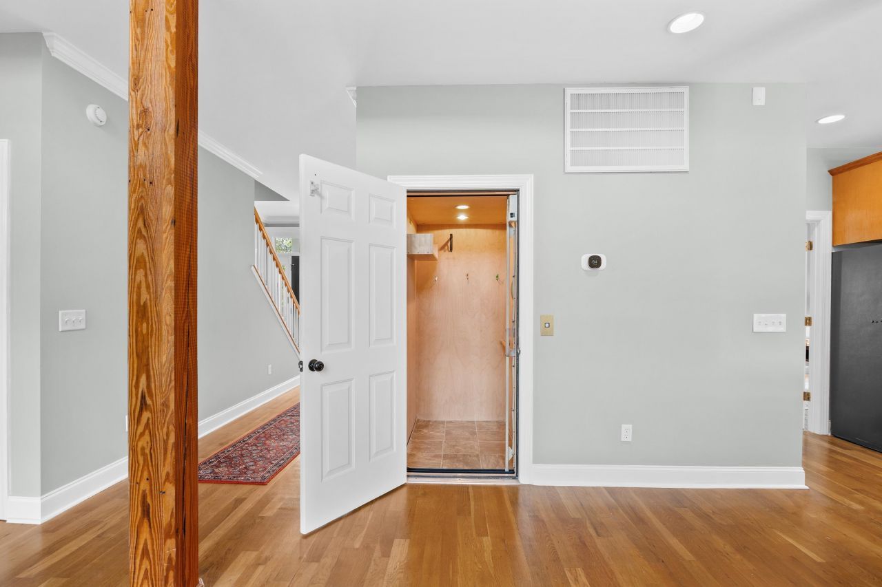 225 Red Maple Dr. Photo 8