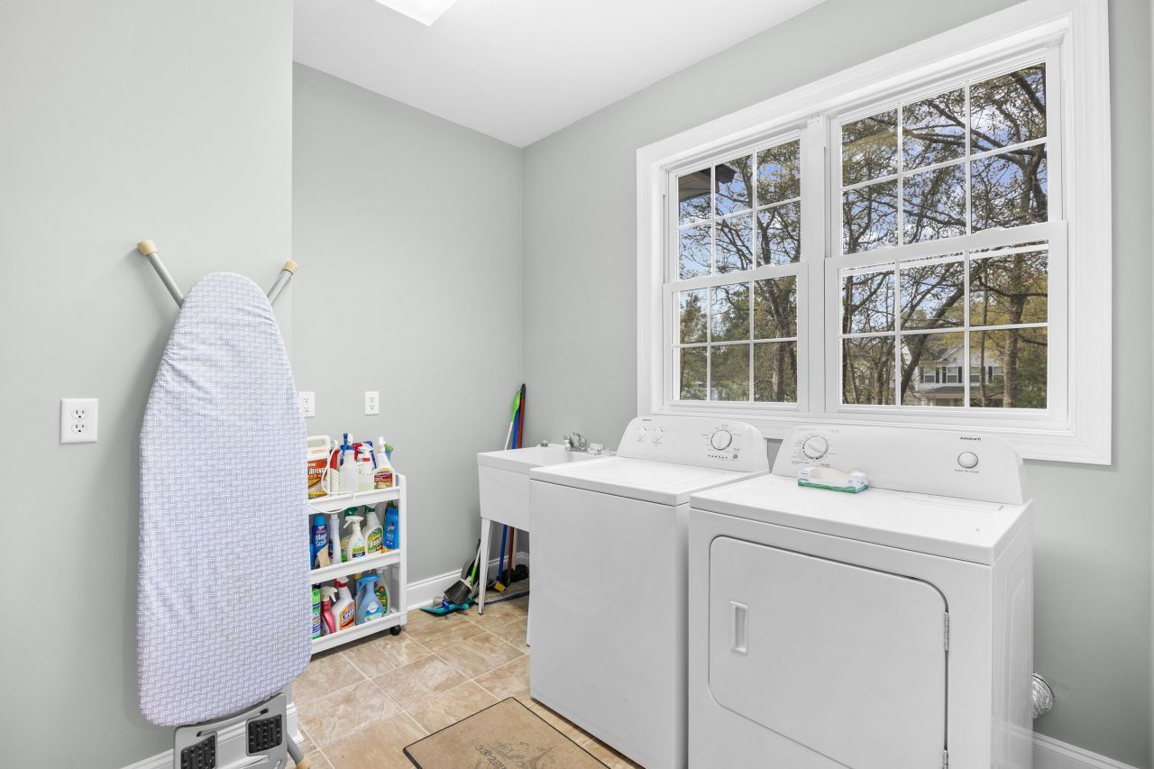 225 Red Maple Dr. Photo 9