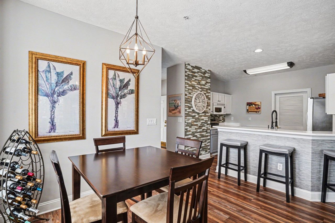 6000 Windsor Green Way  Photo 10