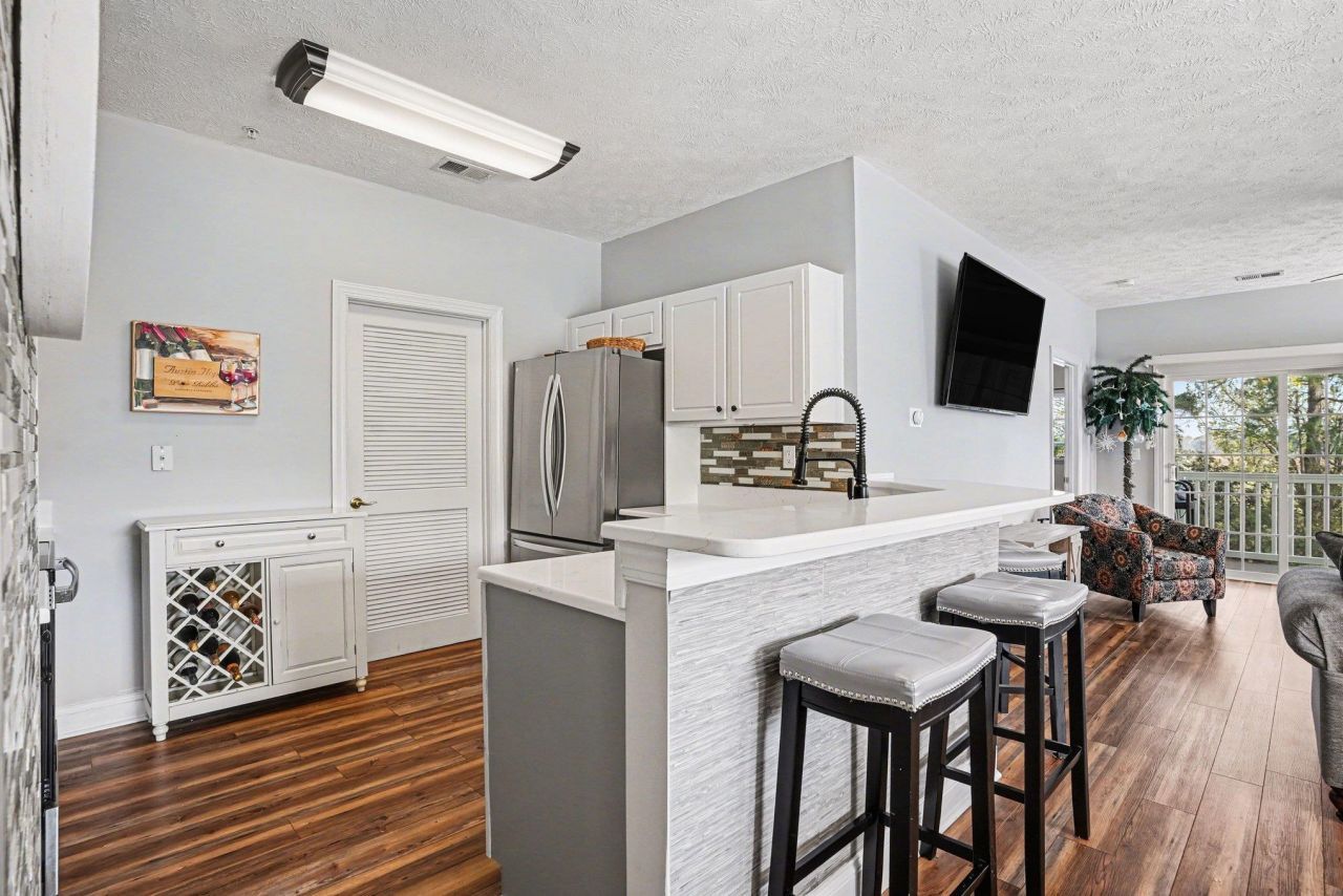 6000 Windsor Green Way  Photo 12