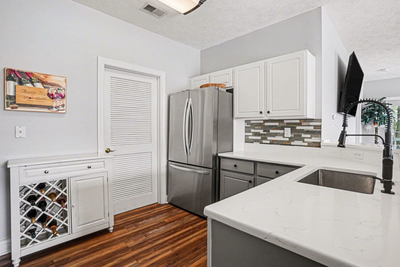 6000 Windsor Green Way  Photo 13