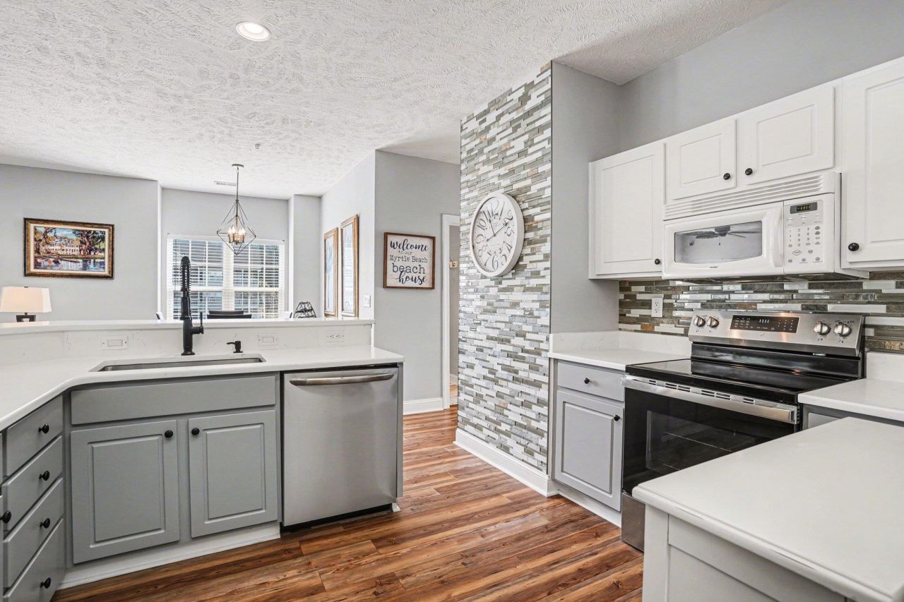 6000 Windsor Green Way  Photo 14