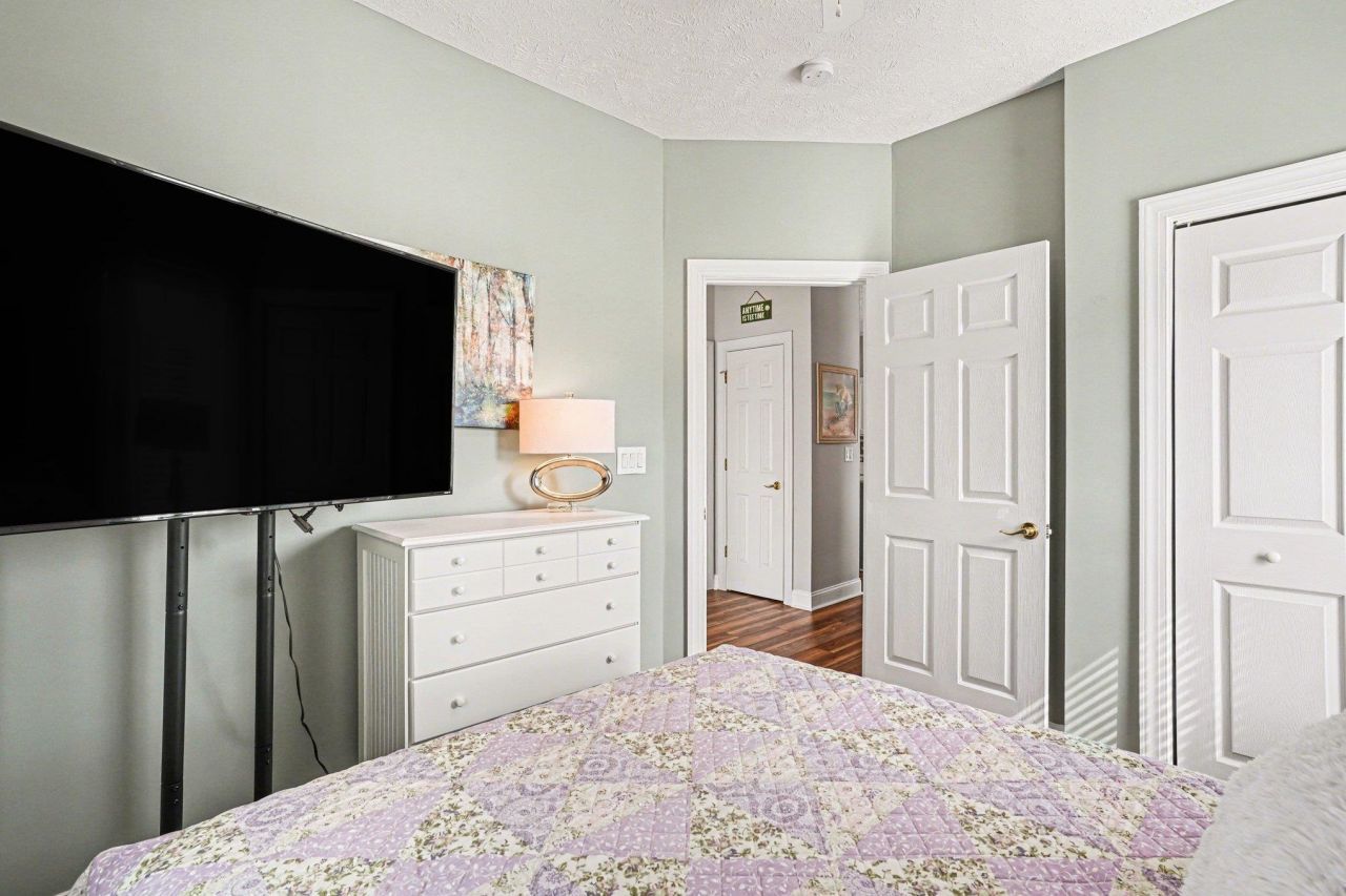 6000 Windsor Green Way  Photo 22