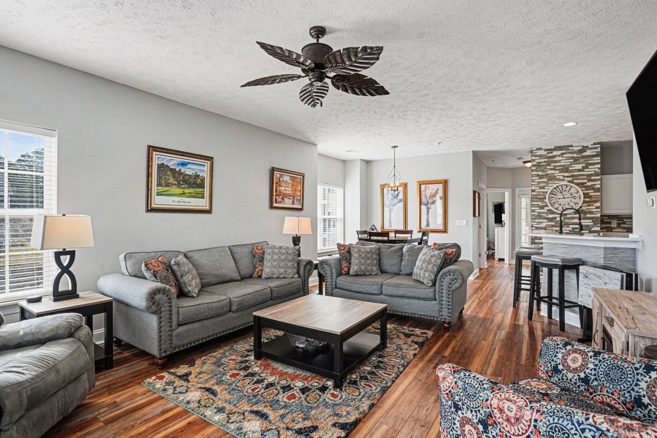 6000 Windsor Green Way  Photo 5