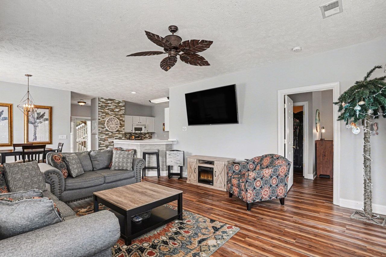 6000 Windsor Green Way  Photo 6