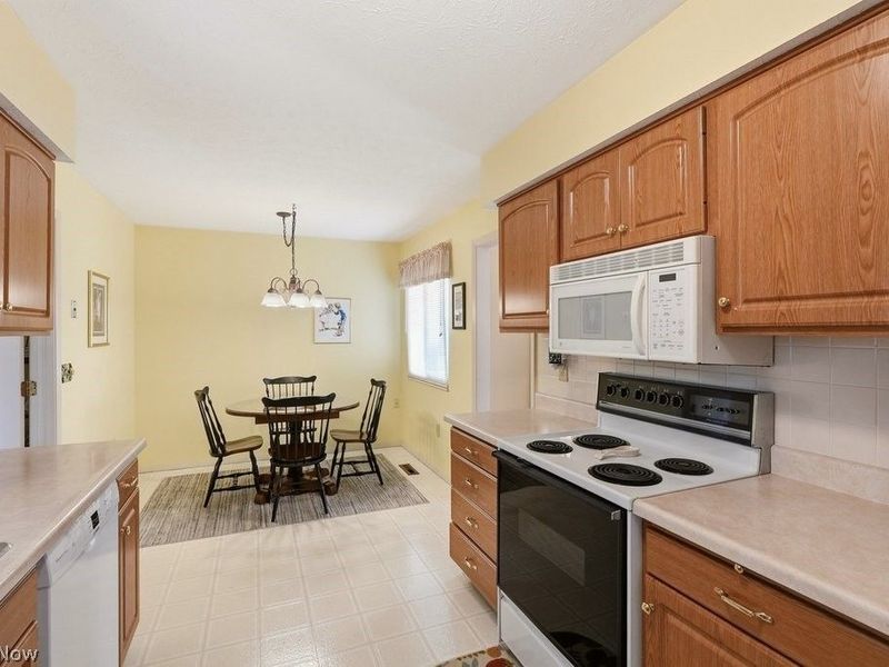 19281 Idlewood Trail, Unit 14-1, Strongsville, OH 44149 Photo 8