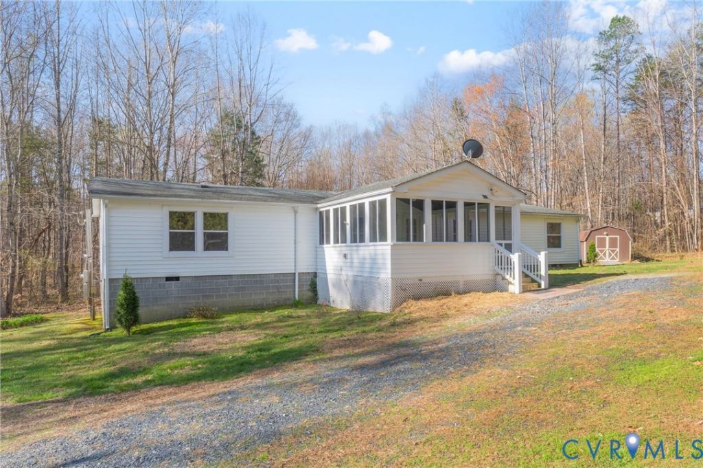 11527 S Constitution Route, Scottsville, VA 24590 Main Photo