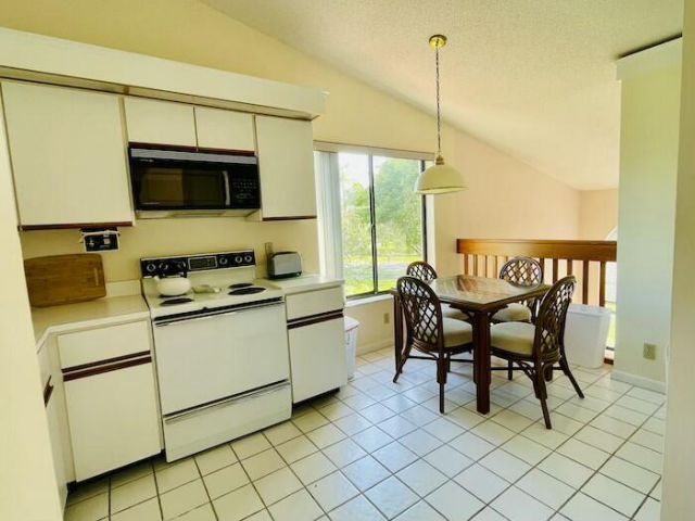10656 Tropic Palm Avenue, Unit 202, Boynton Beach, FL 33437 Photo