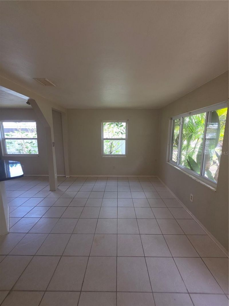 725 43rd Avenue N, Saint Petersburg, FL 33703 Photo