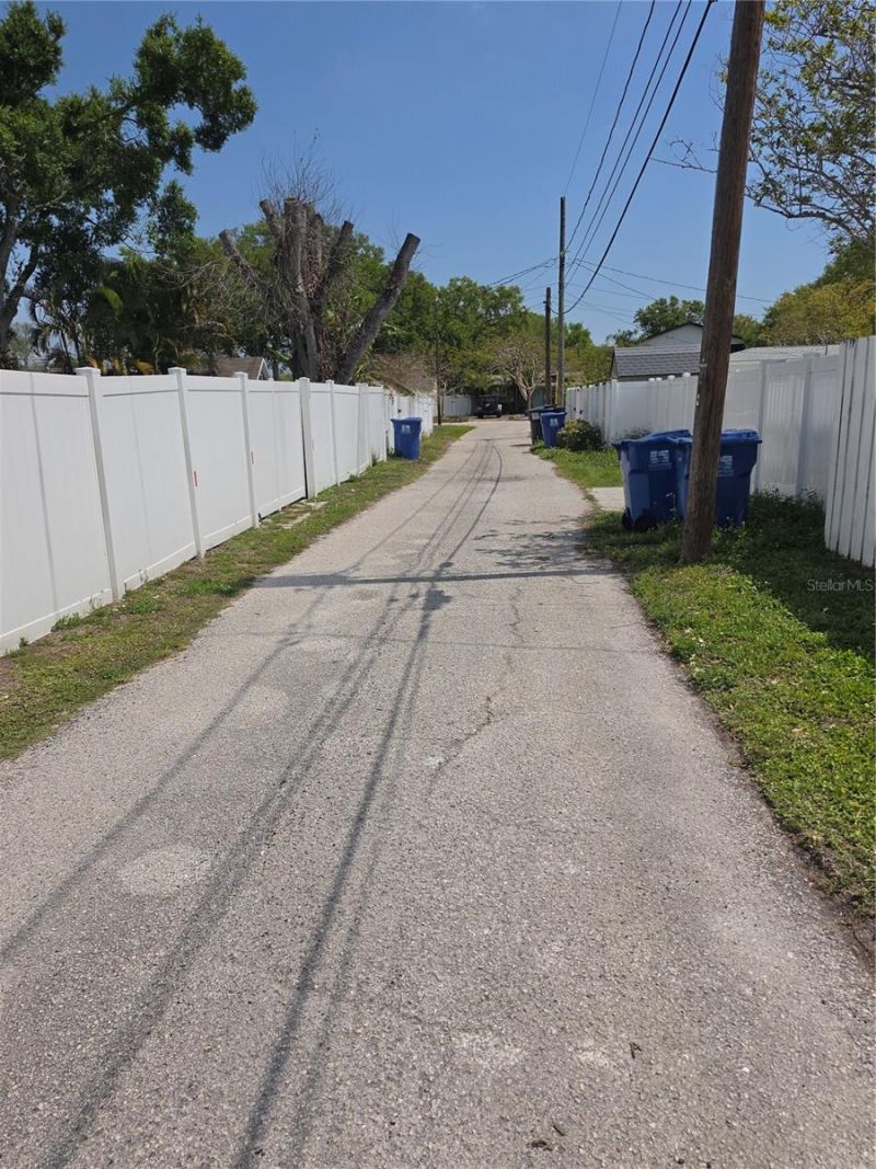 725 43rd Avenue N, Saint Petersburg, FL 33703 Photo