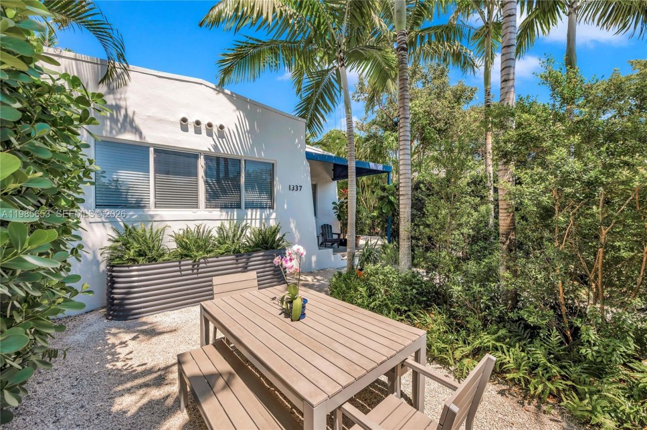 1337 SW 15th St , Miami, FL 33145 Photo