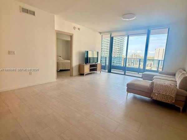 1000 brickell plz, Unit 2008, Miami, FL 33131