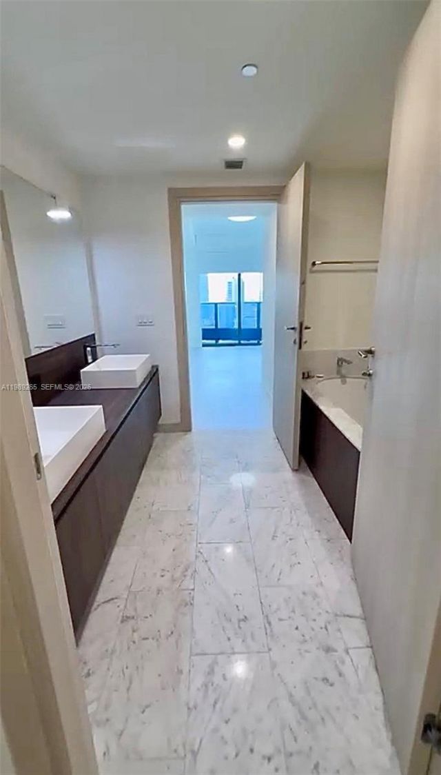 1000 Brickell Plz, Unit 2008, Miami, FL 33131 Photo