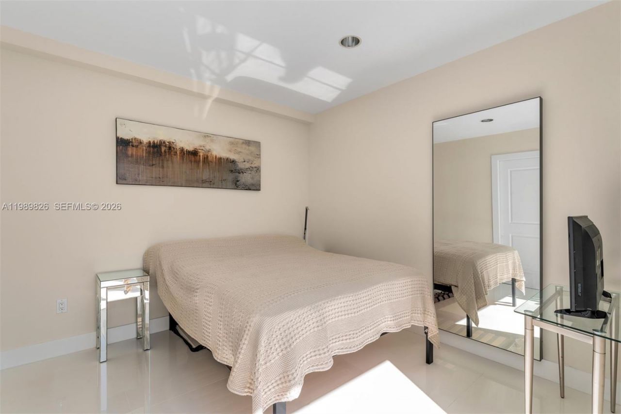 3739 Collins Ave, Unit N-604, Miami Beach, FL 33140 Photo