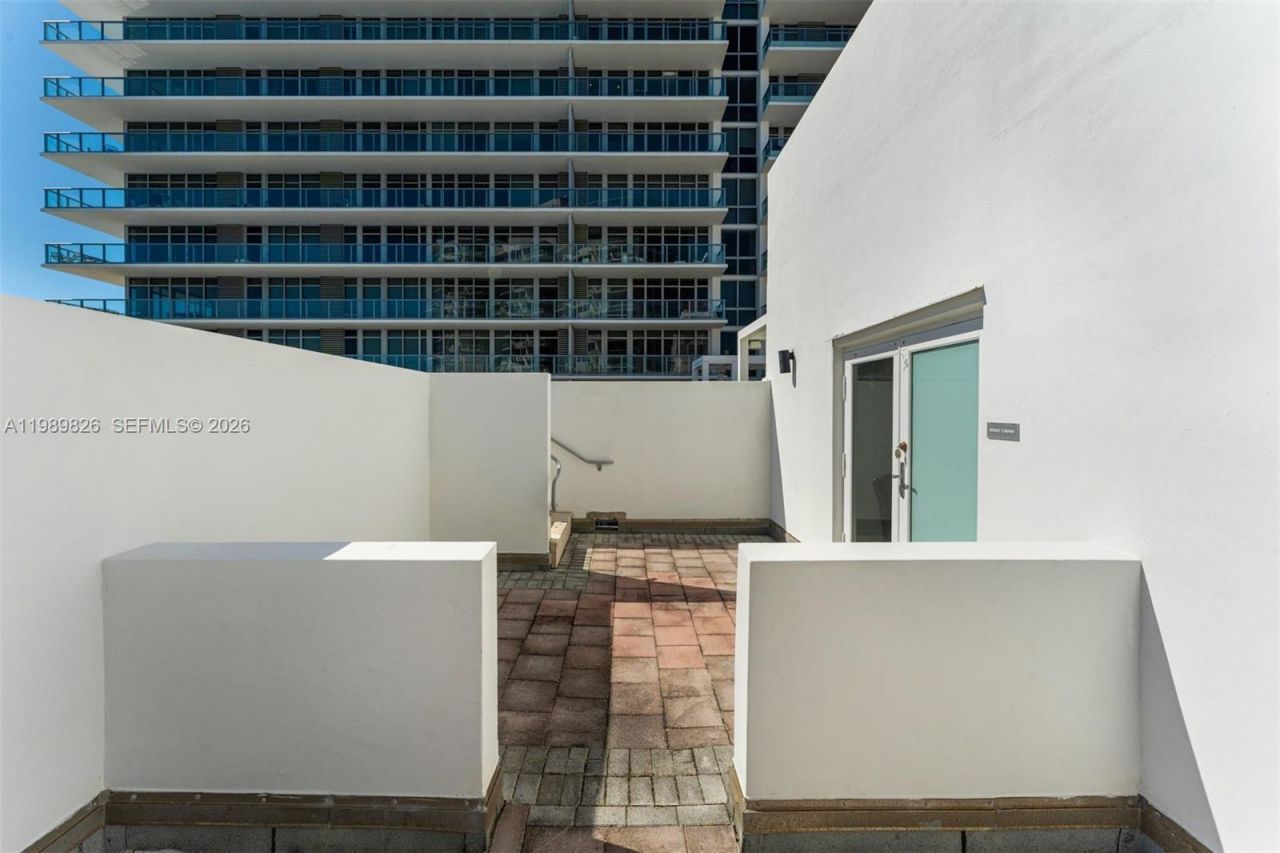 3739 Collins Ave, Unit N-604, Miami Beach, FL 33140 Photo