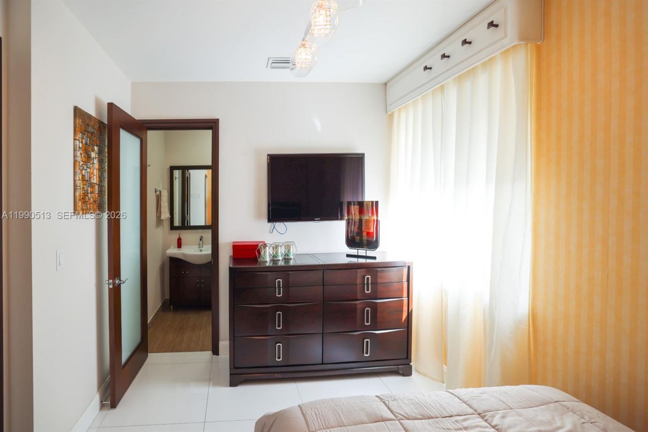 11143 NW 72nd Ter, Doral, FL 33178 Photo