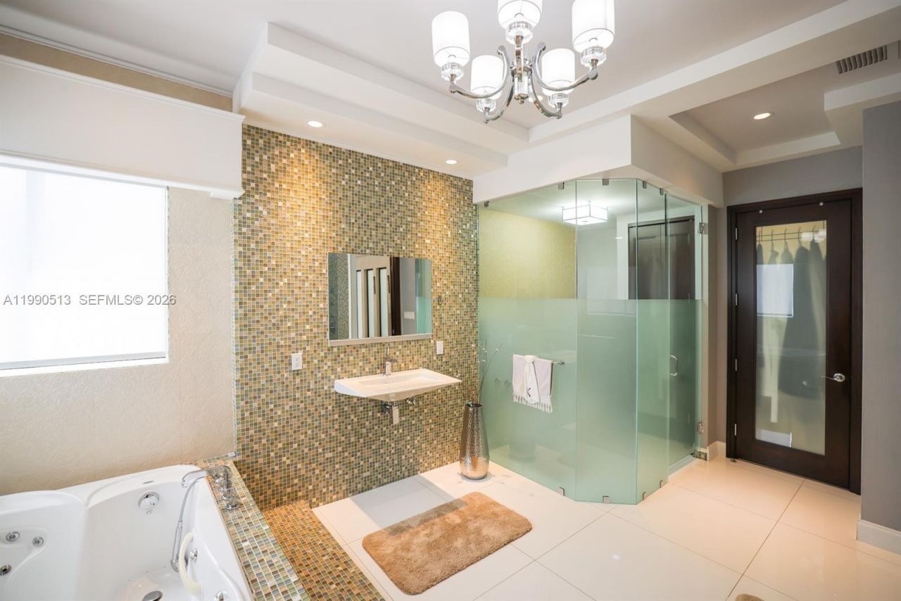 11143 NW 72nd Ter, Doral, FL 33178 Photo