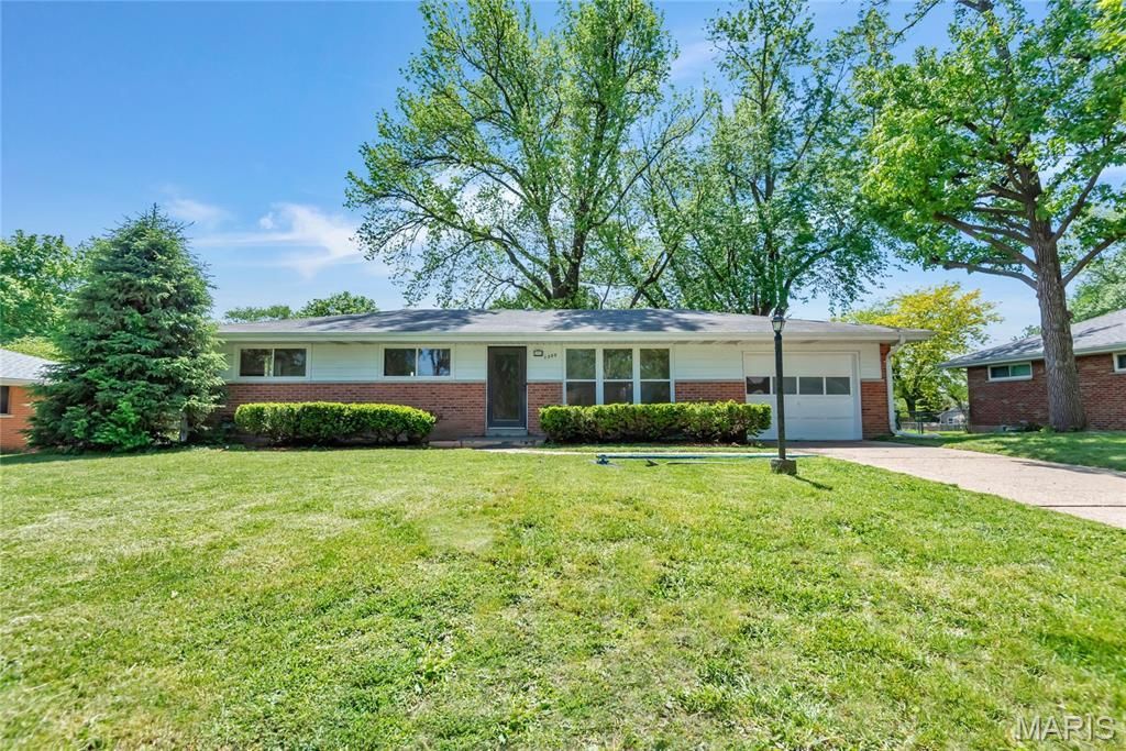 1305 Clearview Drive, Saint Charles, MO 63303 Main Photo