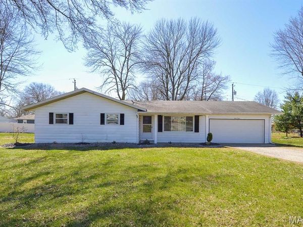 301 W Oak Street , New Baden, IL 62265