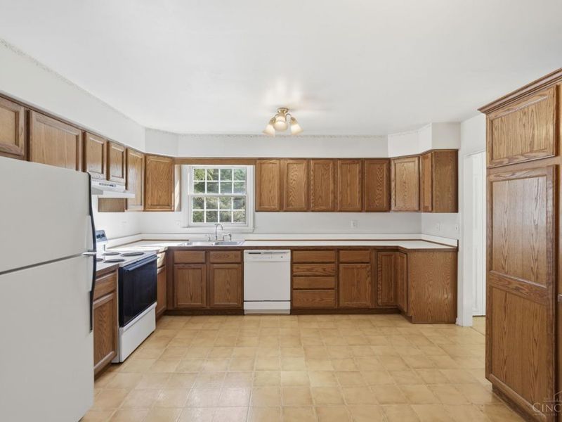 7628 Lesourdsville West Chester Road, West Chester, OH 45069 Photo 16