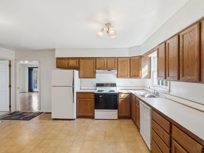 7628 Lesourdsville West Chester Road, West Chester, OH 45069 Photo 17