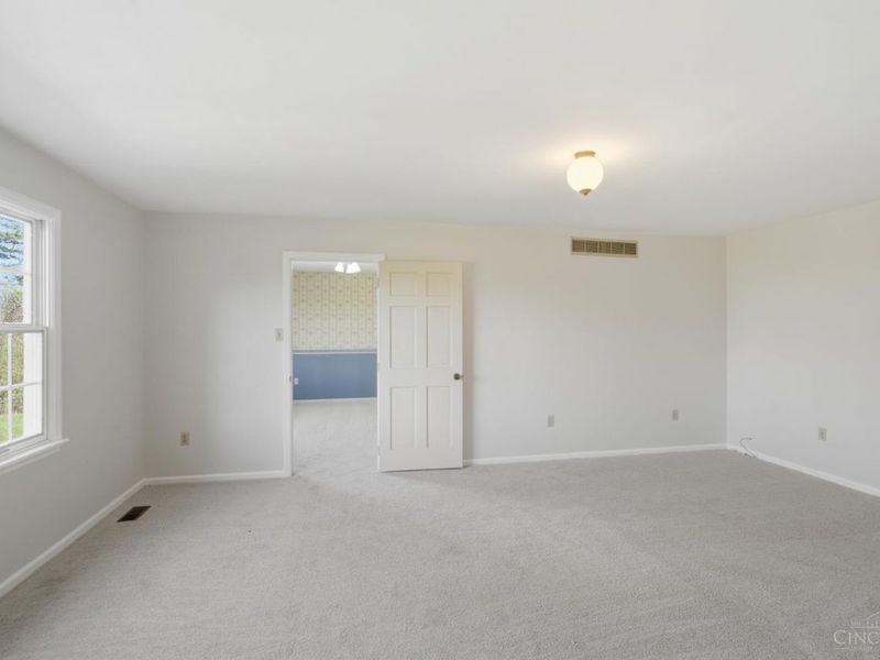 7628 Lesourdsville West Chester Road, West Chester, OH 45069 Photo 23