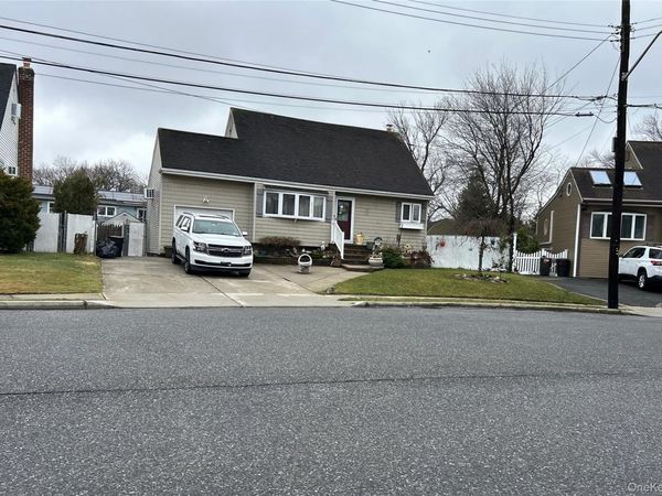 34 Karen Street , West Babylon, NY 11704
