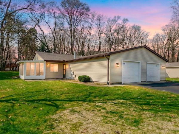 1016 Wedgewood Drive, Plainwell, MI 49080