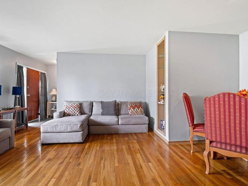 5844 Effingham Road , Columbus, OH 43213 Photo 3