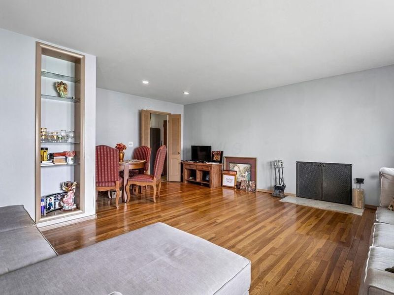 5844 Effingham Road , Columbus, OH 43213 Photo 4