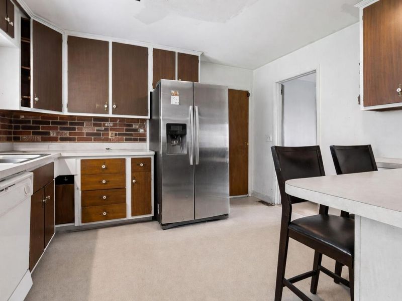 5844 Effingham Road , Columbus, OH 43213 Photo 5