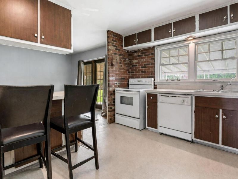 5844 Effingham Road , Columbus, OH 43213 Photo 6